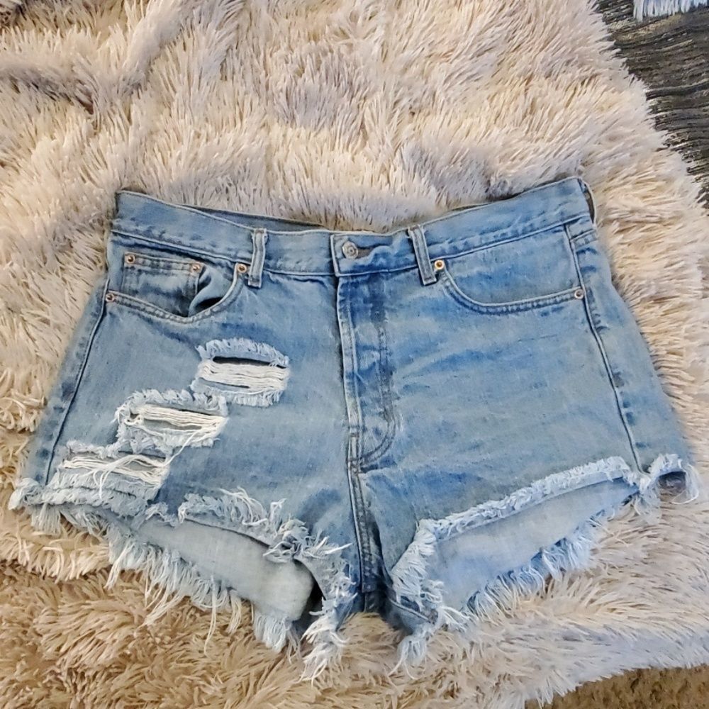 Light wash high waisted Runway Dreamz jean shorts